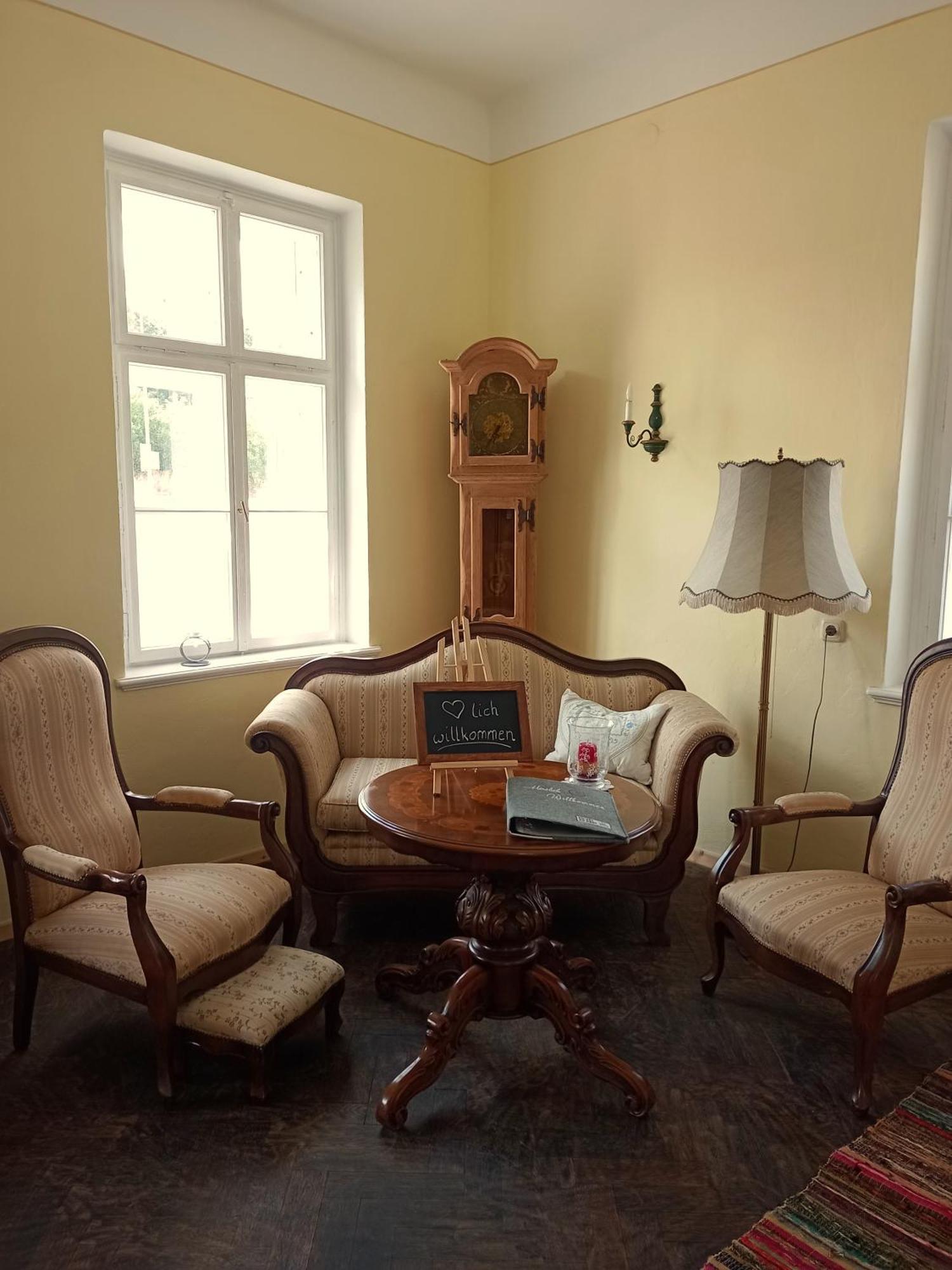 Nostalgie Bahnhof Apartment กมึนด์ ภายนอก รูปภาพ